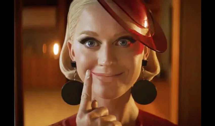 Katy Perry y su versión de un amor al mejor estilo de la ciencia ficción robótica. 