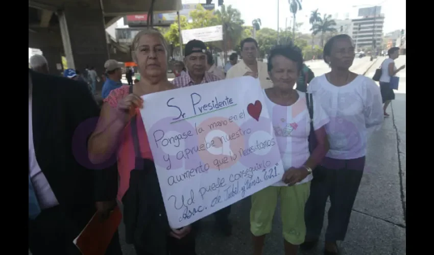 Piden al presidente de la República, Juan Carlos Varela que se ponga las manos en el corazón. Foto: Roberto Barrios