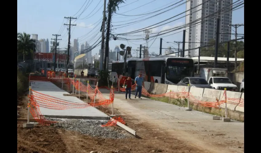 Algunos tramos de la vía están deshabilitados por la construcción. Foto. Cortesía