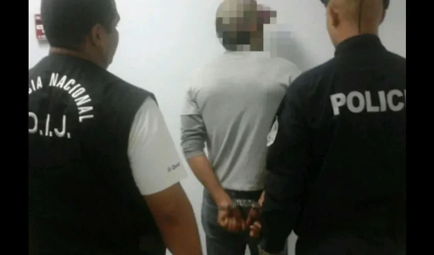 Foto ilustrativa de la detención del sujeto. 