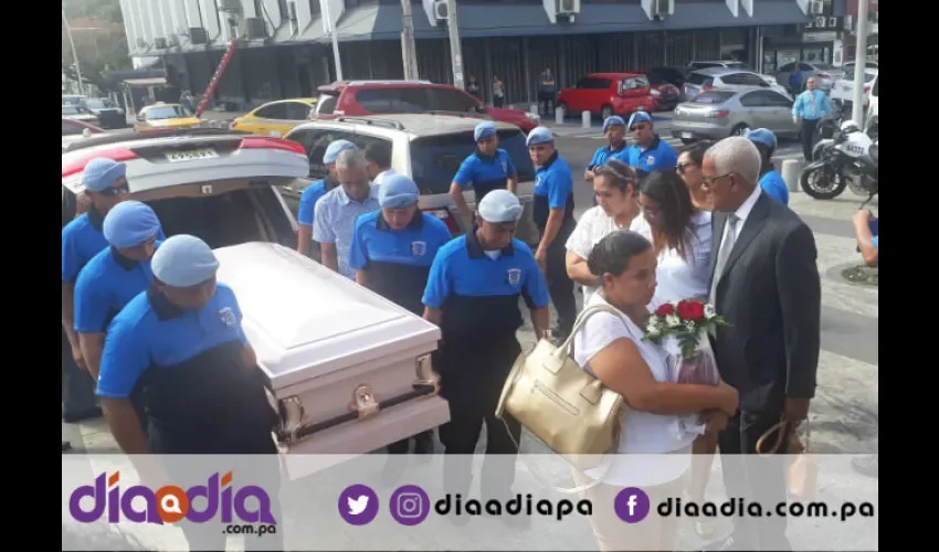 Norma Cerrud, su madre y su hija fueron veladas en la Basílica Don Bosco y sepultadas en el Jardín de Paz. Foto: Jesús Simmons