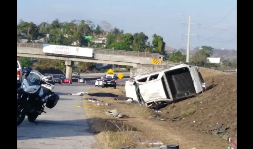 Funcionarios del Ministerio Público realizaron el levantamiento del cadáver. Foto: Cortesía