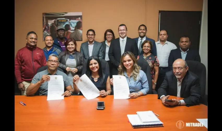 Foto ilustrativa de la reunión. 