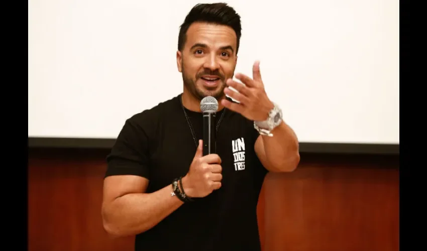 Luis Fonsi. 