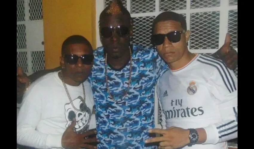 Tobe Love junto a Abdiel Molina, conocido como El The 5, y Maikel Pacheco, como Dillinger.