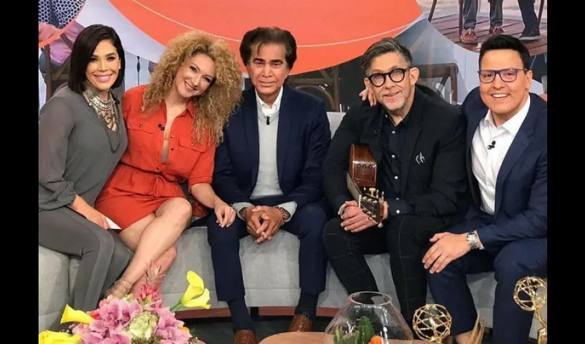 Erika Ender, El Puma y el equipo de Despierta América.