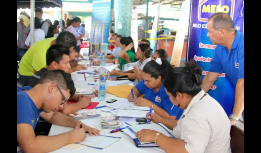 Foto ilustrativa de una feria de oportunidades. 