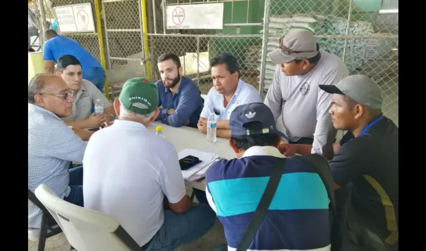 Foto ilustrativa de la reunión. 
