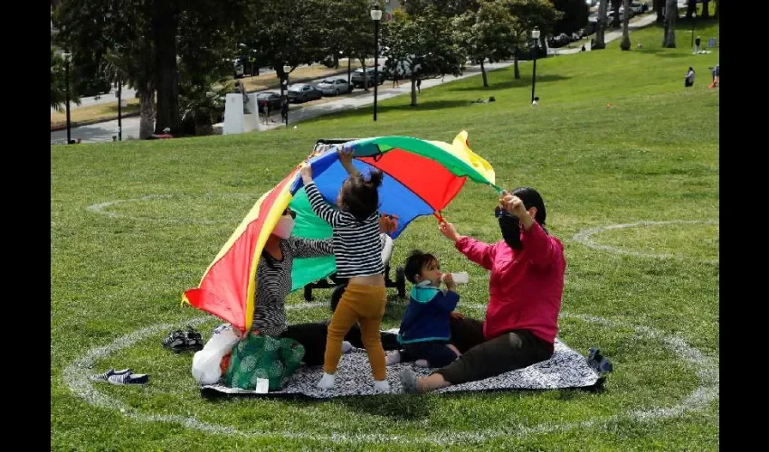 Foto de una familia en Estados Unidos. EFE 