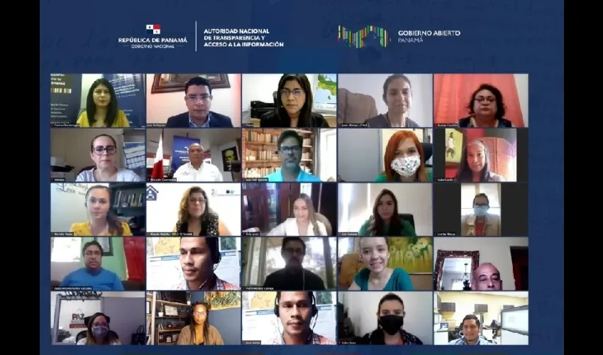 Foto ilustrativa de los participantes. 