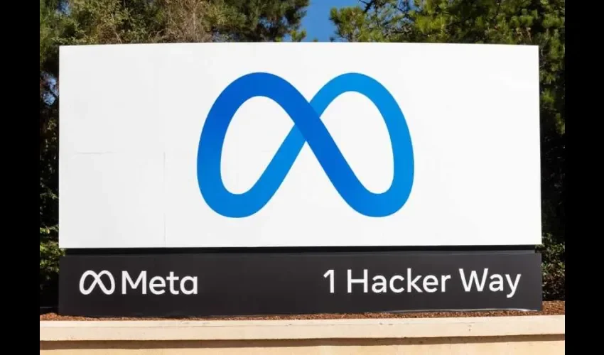 Foto del folleto facilitada por Meta que muestra el logotipo de la nueva marca de la compañía en un letrero en la sede de la compañía, anunciado por el CEO de Facebook, Mark Zuckerberg, durante la Conferencia virtual Connect 2021 en Menlo Park, California, EE. UU. EFE 
