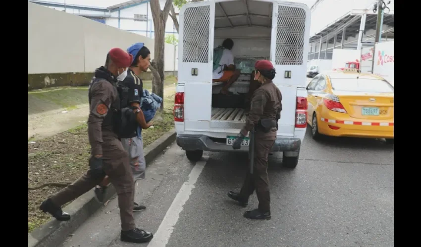 Policía realiza la búsqueda de los sujetos. 