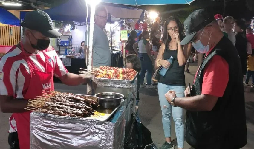 Vista de los puestos de comida. 