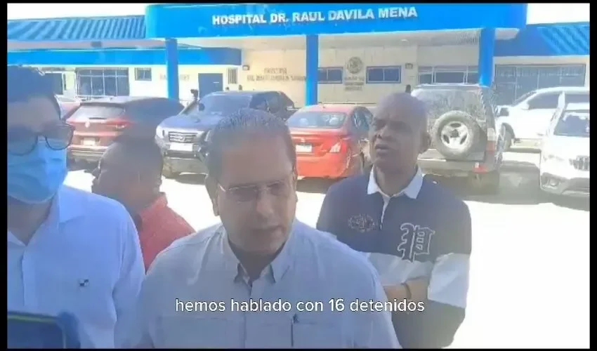 El ministro procedió a hacer un recorrido por los lugares donde hubo conflicto. 