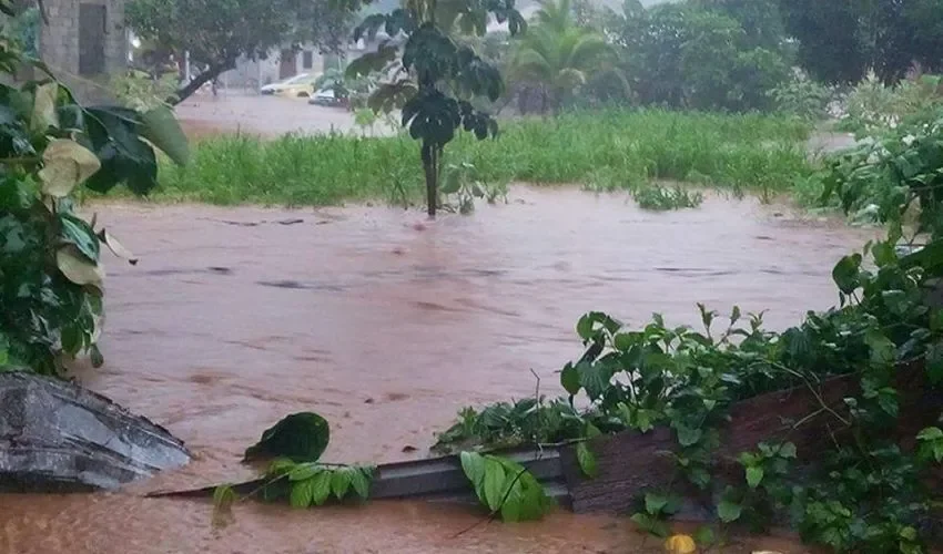 El mal tiempo ocasionó inundaciones. 