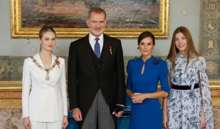 Los reyes Felipe y Letizia, junto a la princesa Leonor y la infanta Sofía. EFE/JuanJo Martín/Archivo