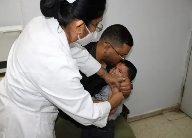  Policlínica de Calidonia aplica plan estratégico para vacunar a más niños contra el sarampión 
