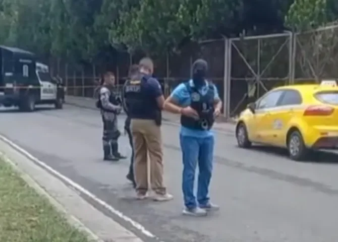  Una mujer asesinada y cinco heridos deja balacera cerca de un cementerio en Colón 