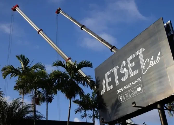  Fotografía de las afueras de la discoteca Jet Set este miércoles, en Santo Domingo (República Dominicana). EFE/ Orlando Barría 