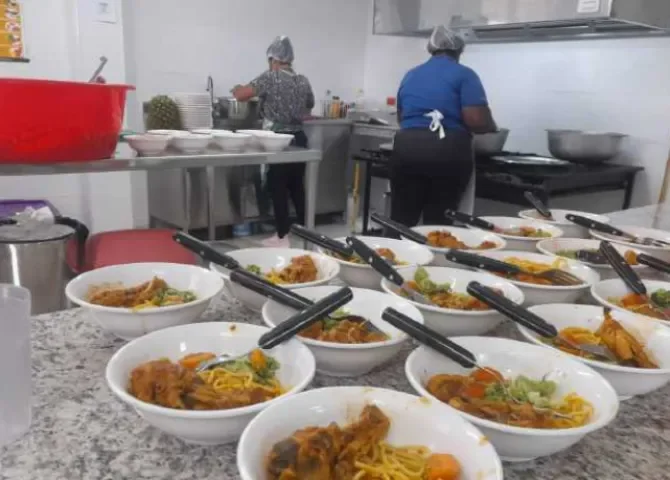  Gobierno congela licitación de alimentos escolares en medio de señalamientos 