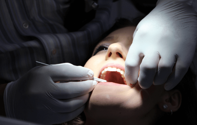 Carillas dentales, la técnica que arrasa entre el 'Chollywood' 