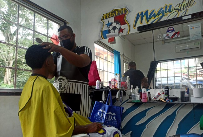 Entrevista a un barbero: ‘Mi abuelo me compró una máquina y ahí empezó todo’ 