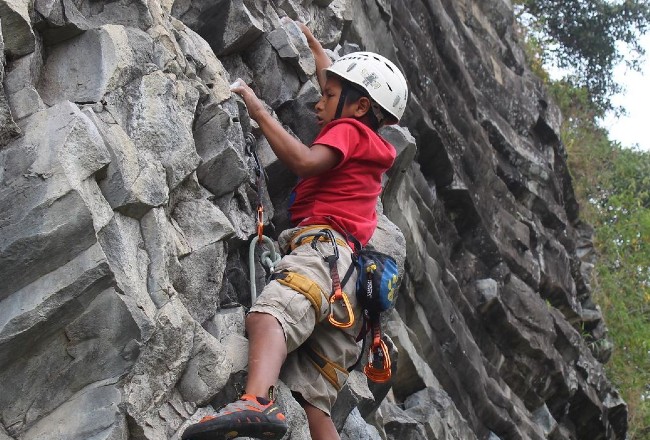 (Video) ‘Harold climber’, un niño de la comarca Ngäbe Buglé con talento para la escalada 