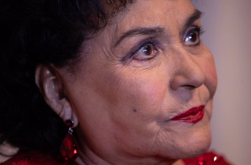 Carmen Salinas permanece en coma.