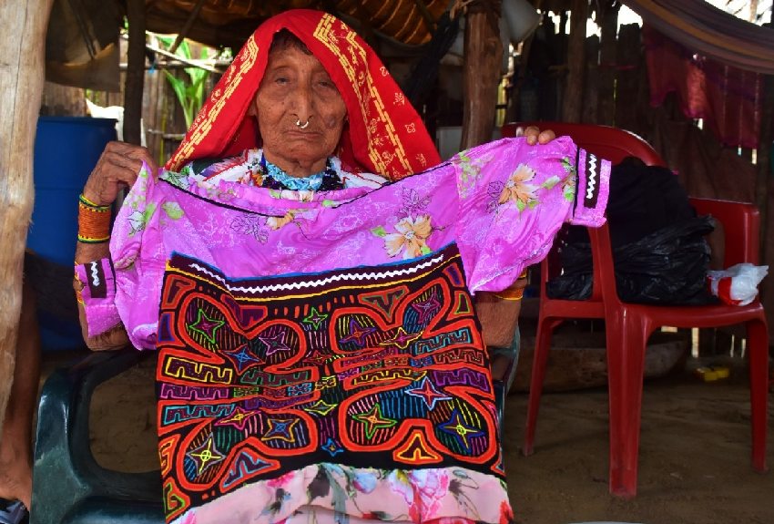 Sipu Mayan, la abuela costurera que a sus 88 años diseña molas  
