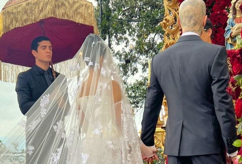 ¡Marido y mujer por tercera vez! Kourtney Kardashian se casa de blanco y velo con el roquero Travis Barker 