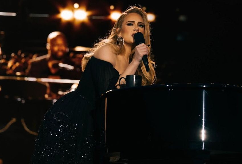 ¡Madurez! Adele reúne a su exmarido y a su nuevo novio en su último concierto 