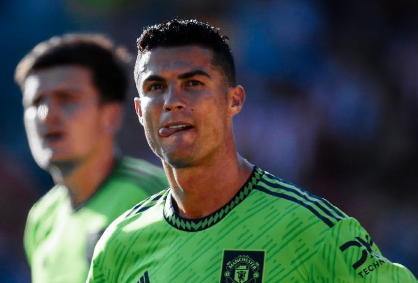 La policía amonesta a Cristiano Ronaldo por arrojar el celular de un aficionado 