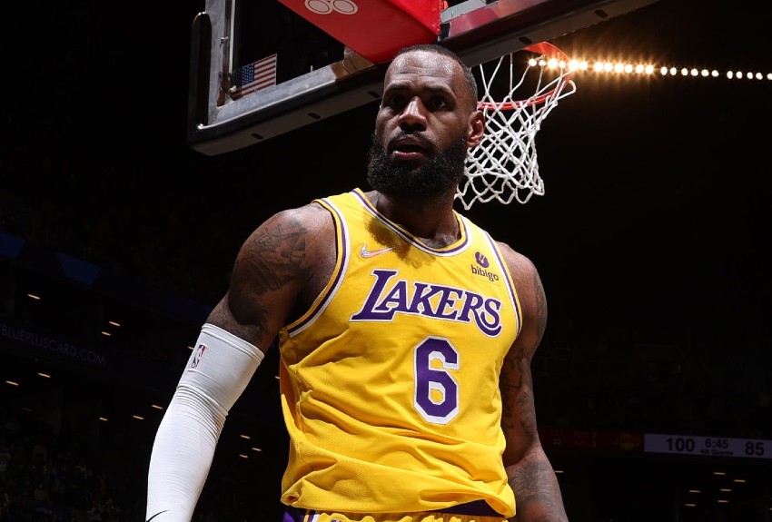 LeBron James renueva con los Lakers por dos años y 97.1 millones de dólares 
