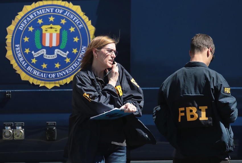 Director del FBI dice estar preocupado por amenazas a los agentes de la ley 