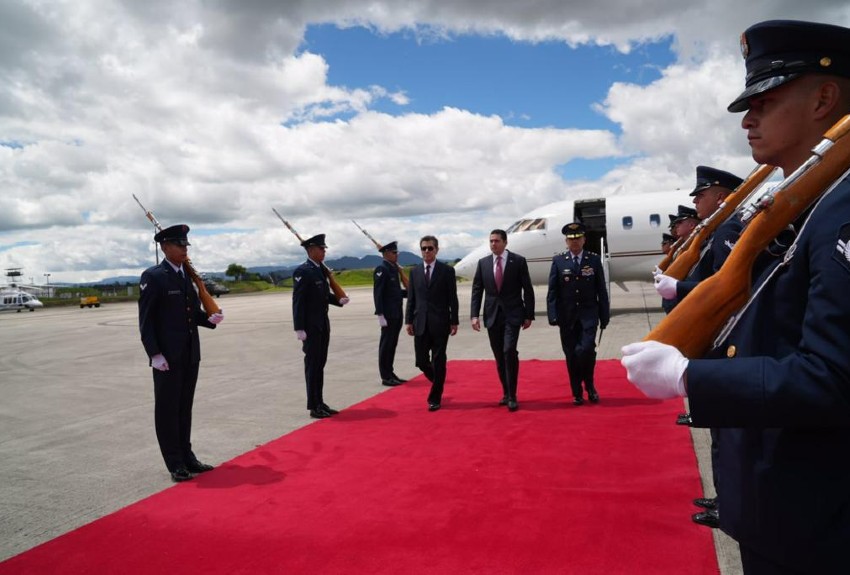 Vicepresidente Carrizo Jaén participa en toma de posesión de presidente de Colombia 