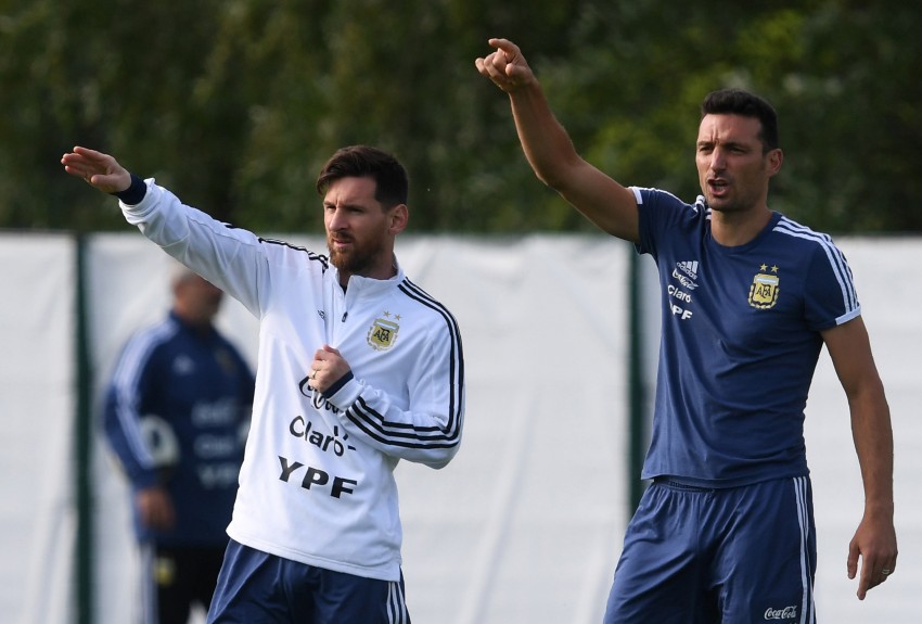 Scaloni: 'A Messi lo tratamos como lo que es: un superclase' 