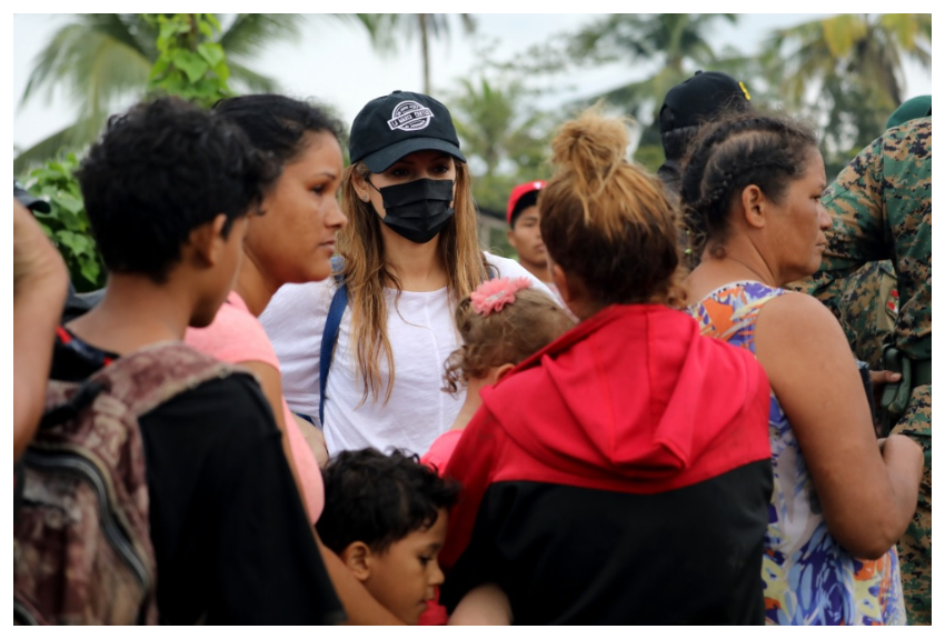 Canciller de Panamá visita migrantes en Darién antes de reunión de la OEA 