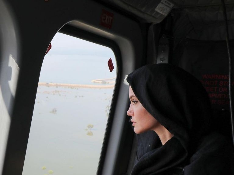 Angelina Jolie viaja a Pakistán para ayudar a los damnificados por las inundaciones 