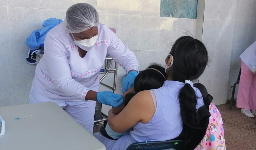 Refuerzan vacunación y puntos de hisopados en Colón ante aumento de casos COVID-19 