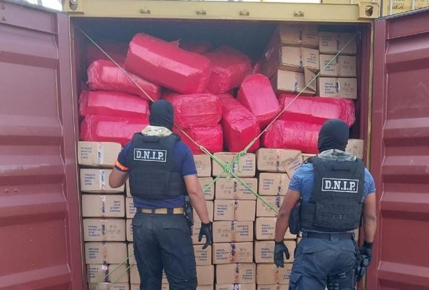 Incautan más de mil paquetes con presunta droga en un puerto de Colón  
