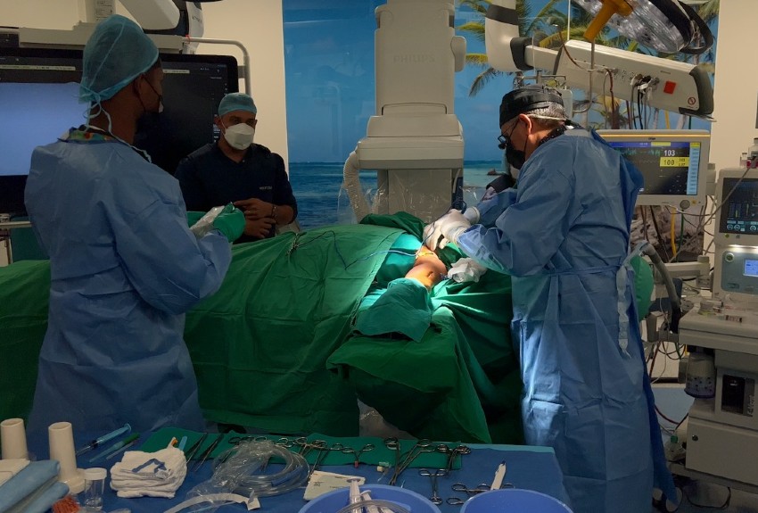 Realizan cirugía innovadora con catéter ‘Héroe’ en Ciudad de la Salud 