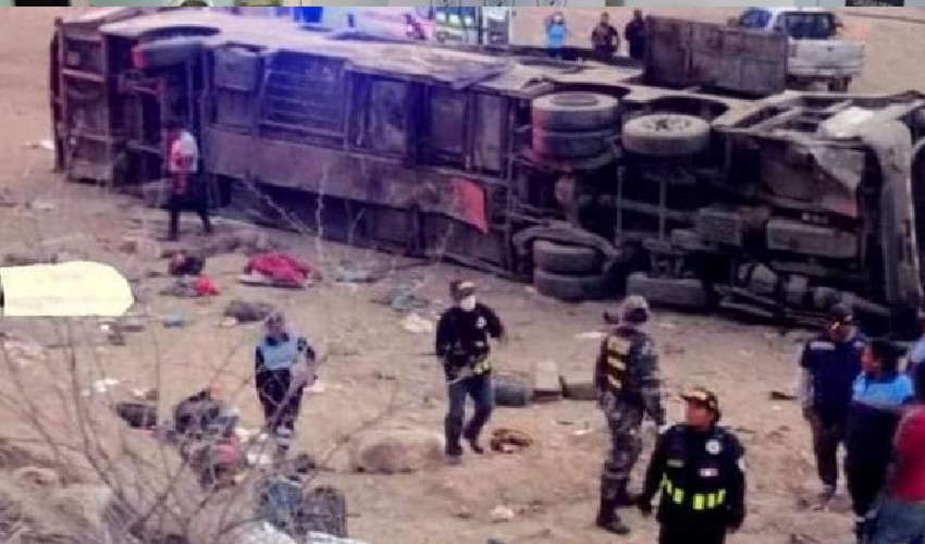 Al menos 20 muertos en el norte de Perú, tras caer autobús por precipicio 