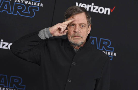 Luke Skywalker empezó a vender mercancía firmada para recaudar dinero para Ucrania 