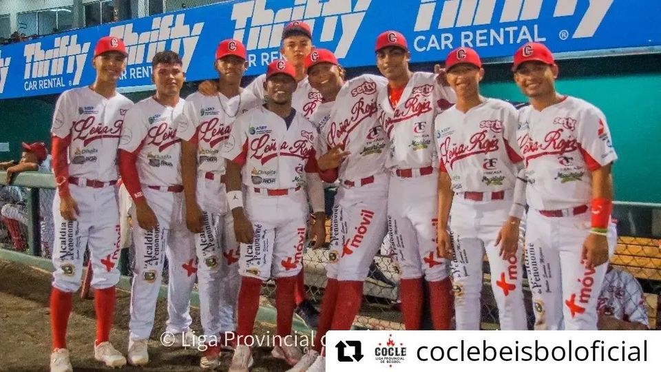La 'Leña Roja' celebra su pase a semifinales en el Campeonato Nacional de Béisbol Juvenil 