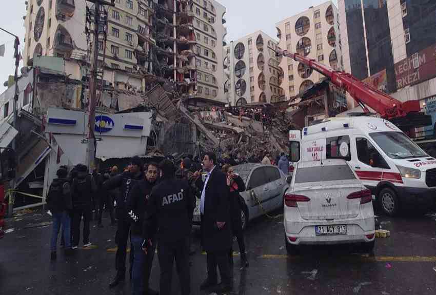 Van más de 1.900 muertos y cientos de heridos tras sismo de magnitud 7,8 en Turquía y Siria 