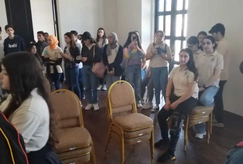 Estudiantes visitan el recordado 'Palacio de Gobierno' para hacer un video histórico 