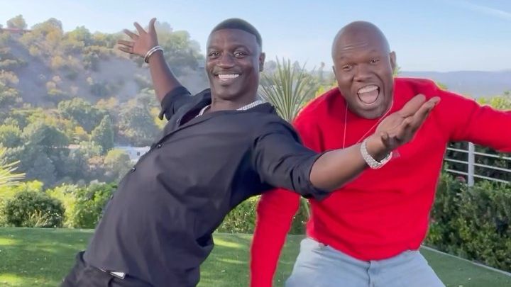 ¡Son amigos! Duckins se divierte en grabación con Akon 