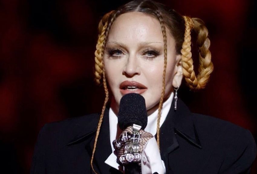 ¡Le dieron 'palo' por cambiarse el rostro! Madonna desató fuerte controversia tras su aparición en los premios Grammy 