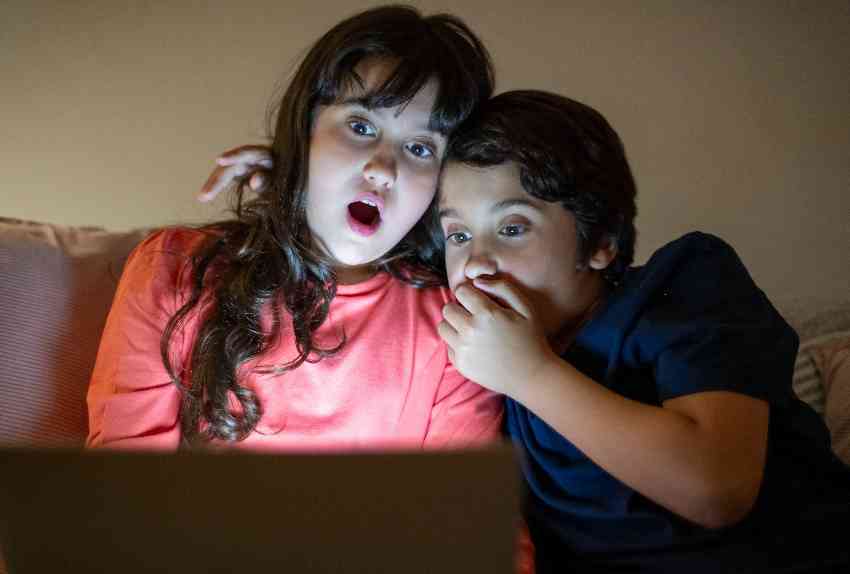 Un 51% de los padres de América Latina teme que el internet sea una amenaza para sus hijos 