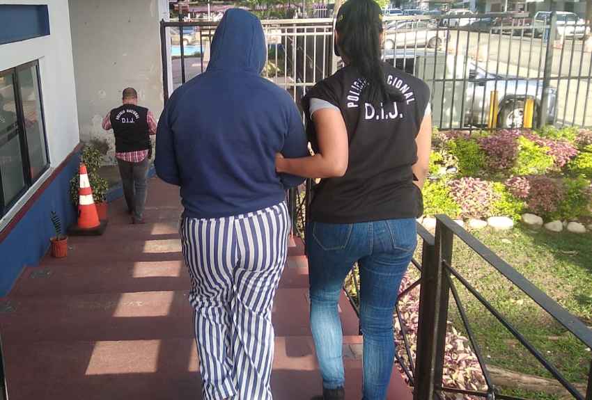 ¡Ay, mi madre! Alias 'La Bebecita' se entregó a la Policía Nacional  